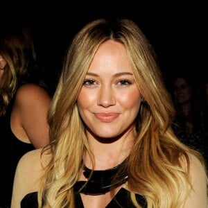 Hilary Duff foi descoberta usando o programa por pessoas conhecidas de Los Angeles: 'Minhas amigas me mostraram, porque eu disse que nunca tinha tido um encontro sem conhecer a pessoa antes no trabalho ou algo assim'