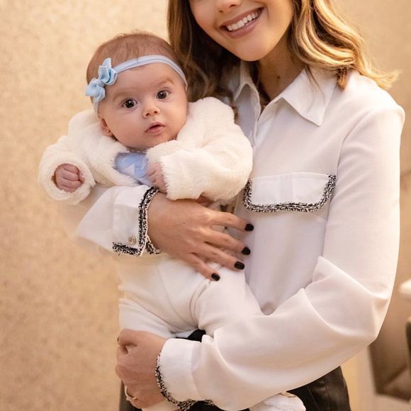 Thaeme Mariôto compartilha momentos com a filha, Liz, nas redes sociais