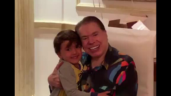 Filho mais velho de Patricia Abravanel, Pedro, de 4 anos, esbanjou fofura em vídeo com o avô Silvio Santos