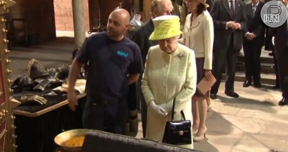 Rainha Elizabeth II visitou, em julho de 2014, os estúdios da série 'Games of Thrones'