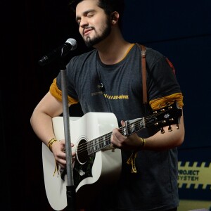 Luan Santana contou que raramente usa jatinho em vídeo no Youtube