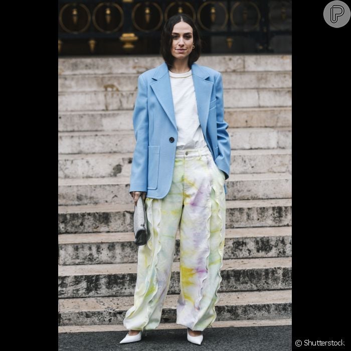 A moda da alfaiataria também pegou a italiana Erika Boldrin, que aposta ainda no tie dye e na bolsa de mão