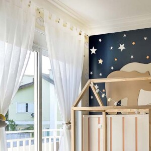 Camilla Camargo quis ilustrar o quarto do filho com estrelas, astros e elementos do universo