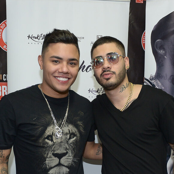 Felipe Araújo recebeu MC Kevinho no bastidor de seu show