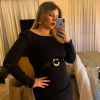 Marilia Mendonça exibe orgulhosa sua barriga de grávida