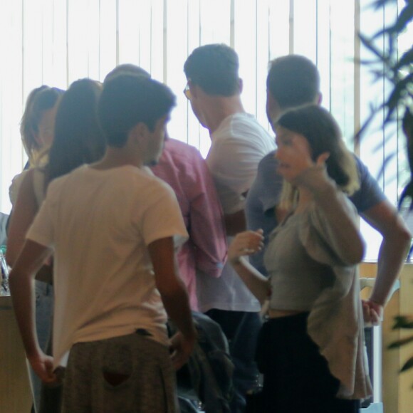 Cauã Reymond e Mariana Goldfarb são tietados no shopping Village Mall, na Barra da Tijuca no Rio de Janeiro, neste domingo, 18 de agosto de 2019