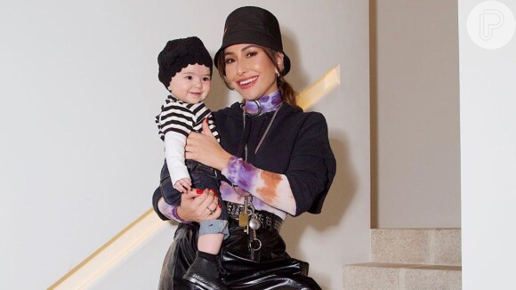 Sabrina Sato combina look preto com a filha, Zoe, em 24 de agosto de 2019