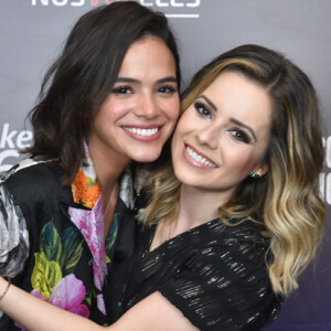 Bruna Marquezine assiste de camarote novo show da dupla Sandy e Júnior, em São Paulo