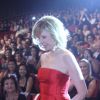 Marília Gabriela apostou em vestido vermelho tomara que caia em premiação paulista