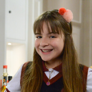 Sophia Valverde, de 13 anos, dedica posts românticos na web ao namorado, Lucas Burgatti