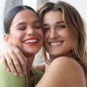 Bruna Marquezine reencontra Sasha Meneghel em célula com amigos