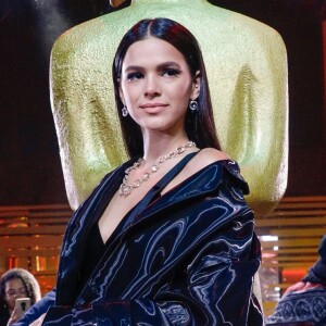 Bruna Marquezine mudou o visual para divulgar o filme 'Vou Nadar Até Você' no Festival de Gramado