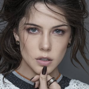 Bia Arantes comemorou abordagem da relação entre pessoas do mesmo sexo na novela 'Órfãos da Terra': 'É sempre bom formatar essa discussão nas pessoas e isso tudo resultar no respeito, no diálogo, no entendimento da situação'