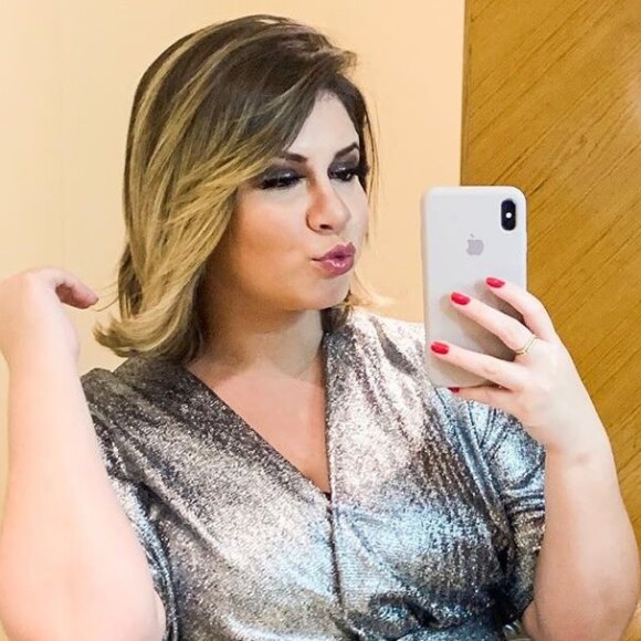 Marília Mendonça brinca sobre movimentos do filho na barriga: 'Brincando com a bexiga', wm 31 de agosto de 2019