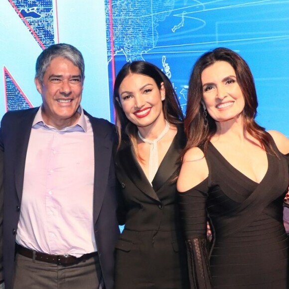 William Bonner e Fátima Bernardes posaram com Renata Vasconcellos e ex-apresentadores do 'Jornal Nacional' na festa dos 50 anos do telejornal