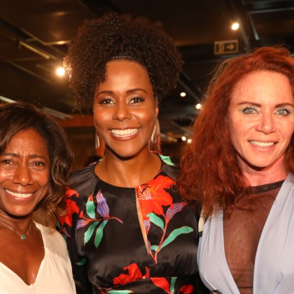 Maria Julia Coutinho posou com Gloria Maria e Leilane Neubarth na festa dos 50 anos do 'Jornal Nacional'