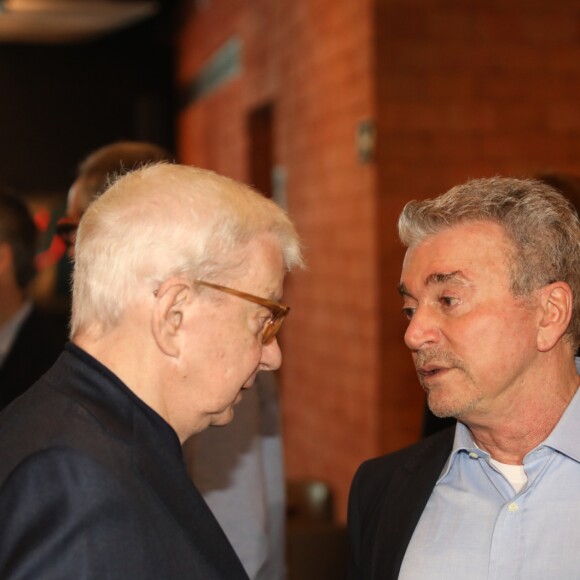 Renato Machado e Edney Silvestre colocaram o papo em dia na festa dos 50 anos do 'Jornal Nacional'