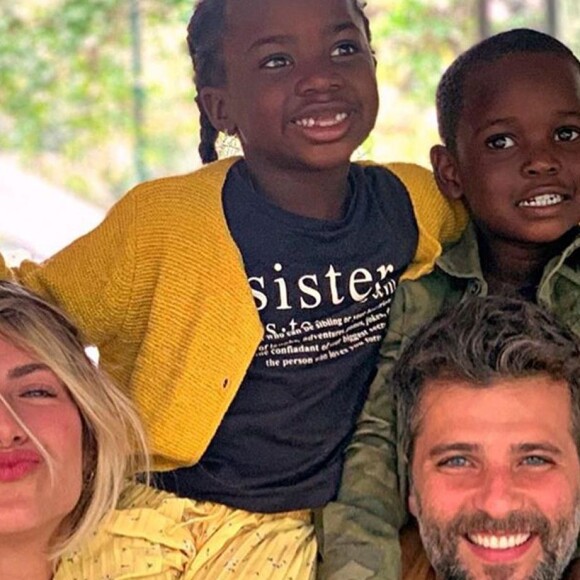 Filhos de Bruno Gagliasso e Giovanna Ewbank, Títi e Bless, e filho e neto de Regina Casé, Roque e Brás, se encontraram em evento esportivo na escola onde estudam nesse final de semana