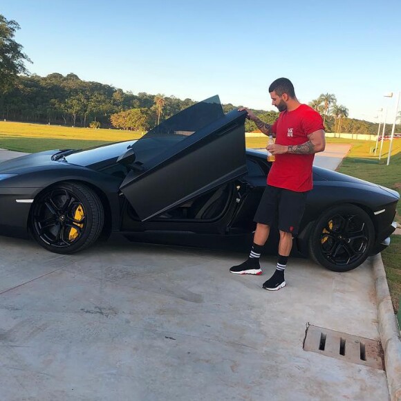 Gusttavo Lima é dono de uma Lamborghini, modelo Aventador, avaliada em R$ 4,7 milhões