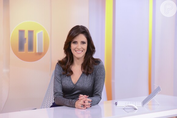 Monalisa Perrone assumiu o comando do 'Hora Um' em 2014, quando o telejornal entrou no ar. Posteriormente, passou a cobrir folgas no 'Jornal Hoje e no 'Jornal Nacional'