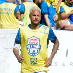 Neymar faz gol pela seleção brasileira e evita derrota do time contra a Colômbia. Placar final ficou 2x2