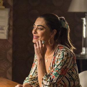 Nos próximos capítulos da novela 'A Dona do Pedaço', Maria da Paz (Juliana Paes) recusa aliança com Fabiana (Nathalia Dill): 'Não sei ser empregada de ninguém'