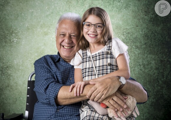 Sofia (Valentina Vieira) fica preocupada com o estado de saúde do avô na novela 'Bom Sucesso'