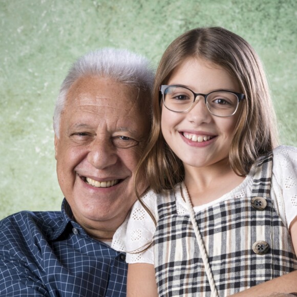 Sofia (Valentina Vieira) fica preocupada com o estado de saúde do avô na novela 'Bom Sucesso'