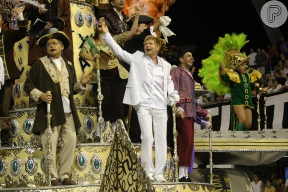 Roberto Leal desfilou em escola de samba no carnaval de São Paulo