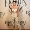 A atriz Rayssa Bratillieri usou um look sustentável para lançar a novela 'Éramos Seis'