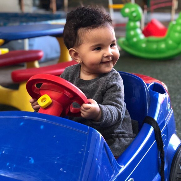 Elise, de 8 meses, foi comparada à mãe, Rosângela Jacquin, na web