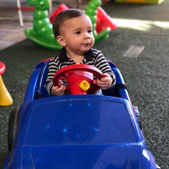 Antoine, de 8 meses, foi comparado ao pai, Erick Jacquin, em foto na web