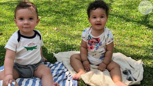 Rosângela Jacquin encantou os seguidores ao publicar foto dos filhos gêmeos na web nesta sexta-feira, 20 de setembro de 2019