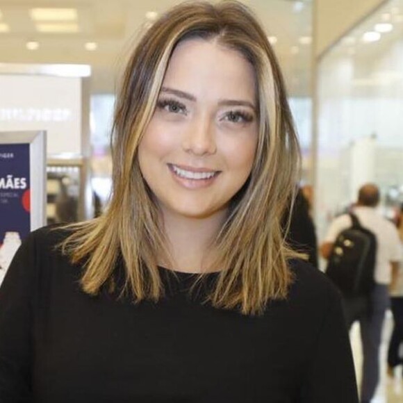 Carol Dantas mostrou sua barriga sete dias após dar à luz Valentin
