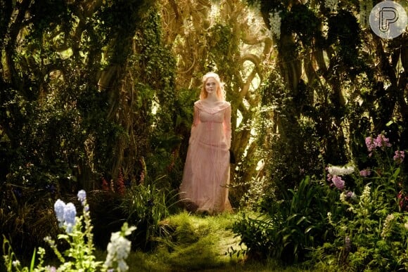 O vestido longo rosa de Aurora em 'Malévola - Dona do Mal' tem um estilo romântico e boho