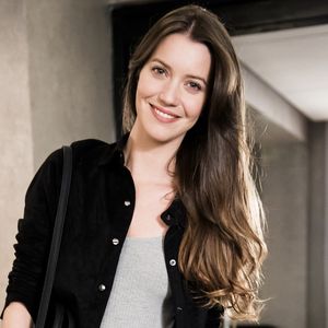 Na reta final da novela 'A Dona do Pedaço', Josiane (Agatha Moreira) chega a deletar a foto na qual aparece matando Jardel (Duio Botta) ao roubar o celular de Fabiana (Nathalia Dill)