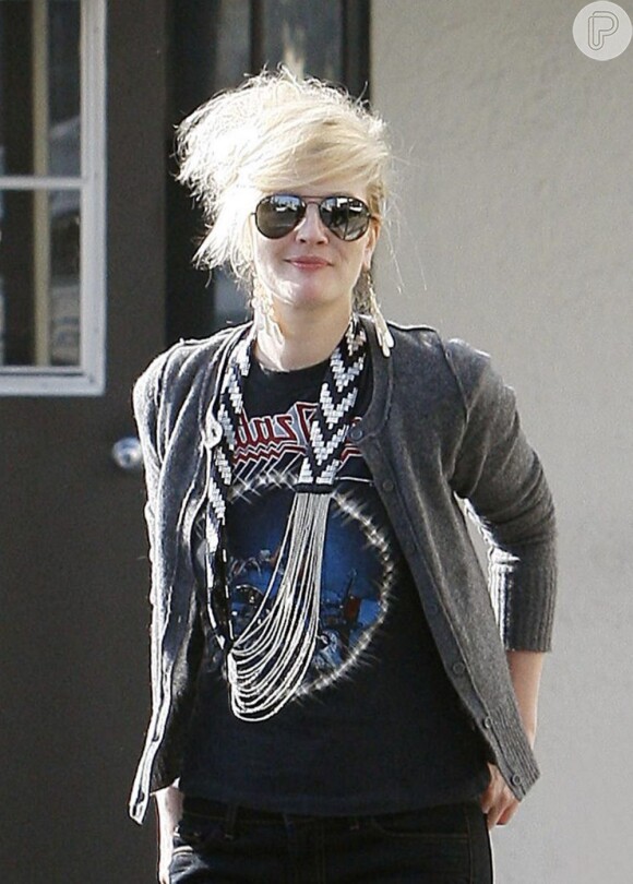 Drew Barrymore adora o estilo rockeira (Jan/2009)