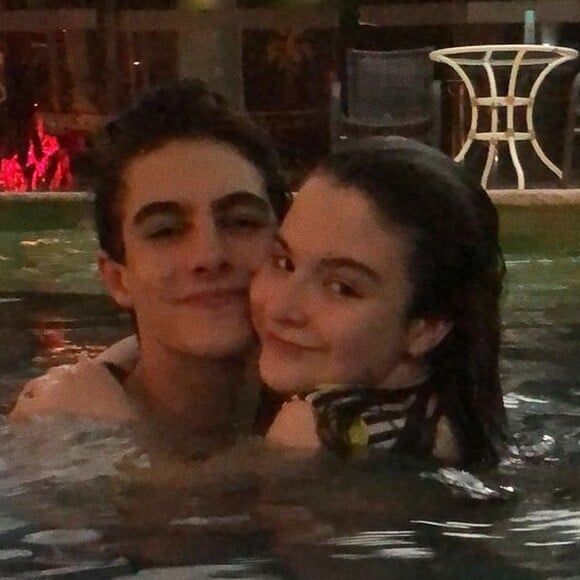 Sophia Valverde e o namorado, Lucas Burgatti, também passaram final de semana em resort