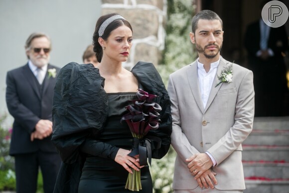 Na novela 'A Dona do Pedaço', Vivi (Paolla Oliveira) tem um casamento conturbado com Camilo (Lee Taylor)