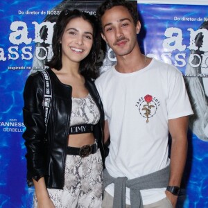 Rayssa Bratillieri e namorado, André Luiz Frambach, foram ao cinema assistir pré-estreia de 'Amor Assombrado'