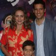 Juliana Silveira foi com o marido e filho conferir o espetáculo 'Turma da Mônica Brasilis', no teatro Bradesco, nesta quinta-feira, 10 de outubro de 2019