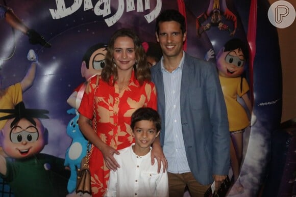 Juliana Silveira foi com o marido e filho conferir o espetáculo 'Turma da Mônica Brasilis', no teatro Bradesco, nesta quinta-feira, 10 de outubro de 2019