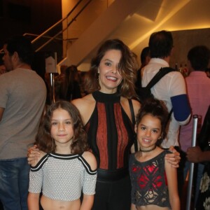 Bianca Rinaldi e as filhas gêmeas curtiram o espetáculo 'Turma da Mônica Brasilis', no teatro Bradesco, nesta quinta-feira, 10 de outubro de 2019
