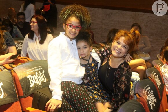 Samara Felippo e as filhas foram ao espetáculo 'Turma da Mônica Brasilis', no teatro Bradesco, nesta quinta-feira, 10 de outubro de 2019