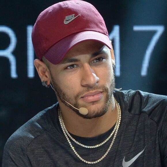 Neymar engata relacionamento com ex-namorada de Maluma, Natalía Barulích, aponta colunista