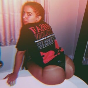 Vitão usou a mesma blusa já usada por Anitta durante um show e agitou os fãs do casal