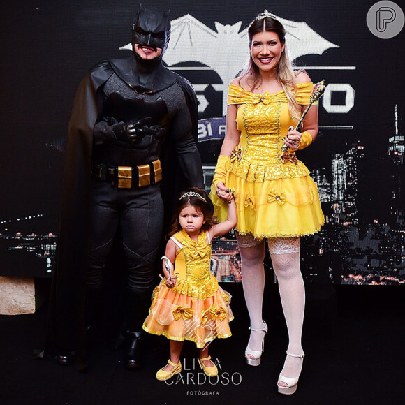 Filha de Cristiano, dupla de Zé Neto, Pietra, de 2 anos, roubou a cena durante show do pai em Araraquara, interior de São Paulo