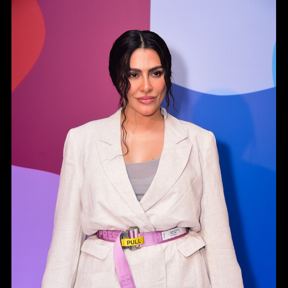 Cleo inovou e adotou mega-hair com cachos