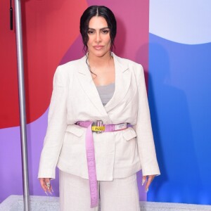 Cleo apostou em conjunto de alfaiataria para evento