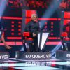 Claudia Leitte brinca colocando decote pra jogo no 'The Voice Brasil' e seduz condidato: 'Gosto de você todo'